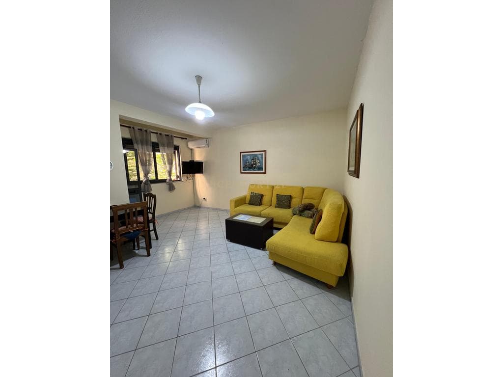Apartament 1+1 për Qira në Plazh Stacioni i parë, Durrës.