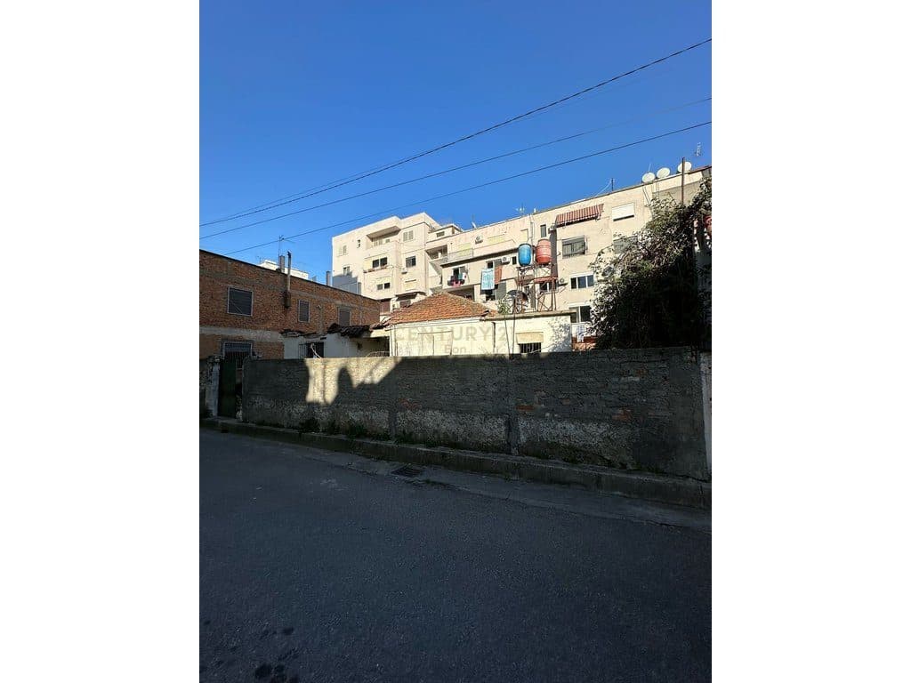 SHITET VILE NE DURRES! 2