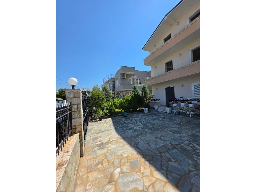 Vilë Në Shitje Xhafzotaj , në Durrës ! 4