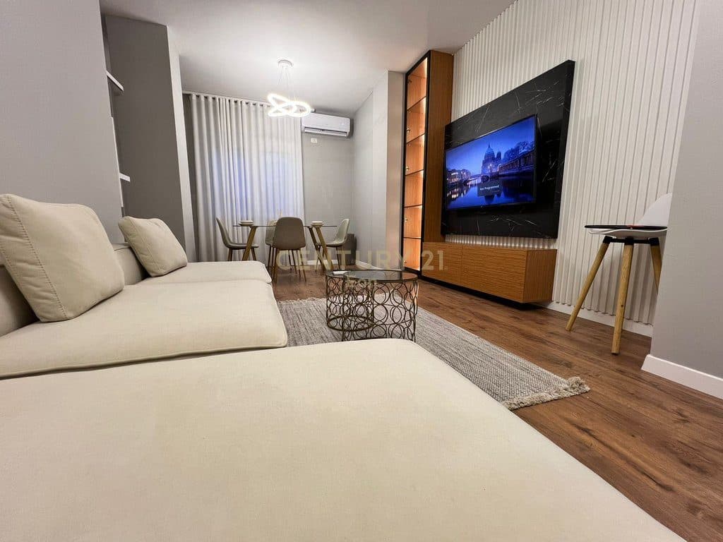 JEPET SUPER APARTAMENT 1+1 ME QIRA TEK QYKATA, DURRES ! 2