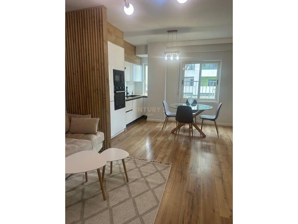 JEPET ME QERA APARTAMENT 1+1 PRANE HYRJES SE DURRESIT !
