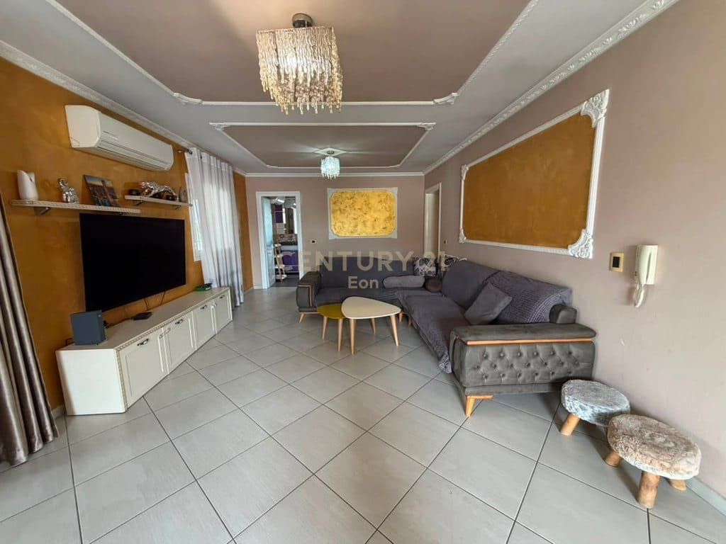 JEPET ME QIRA KATI I 3-TE VILE MBRAPA GALAKTIKUT, DURRES ! 2