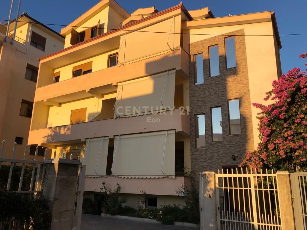 SHITEN 4 APARTAMENTE PJESE TE NJE VILE MUNDESI KTHIMI NE HOTEL NE PLEPA DURRES