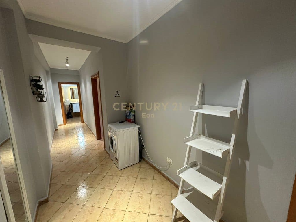 SHESIM APARTAMENT 1+1 NE QENDER TE DURRESIT, PALLATI SPORTIT !