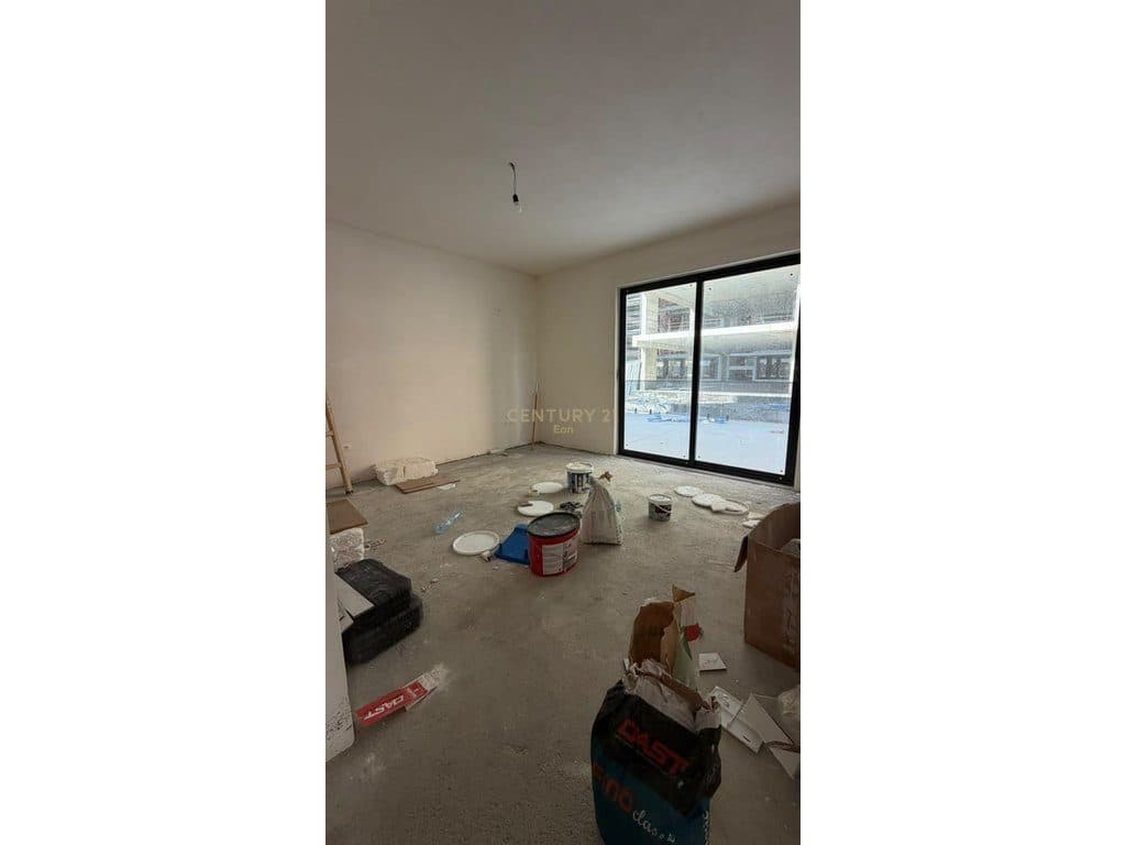 SHITET APARTAMENT 1+1 ME VERANDE NE MALIN E ROBIT ! 3