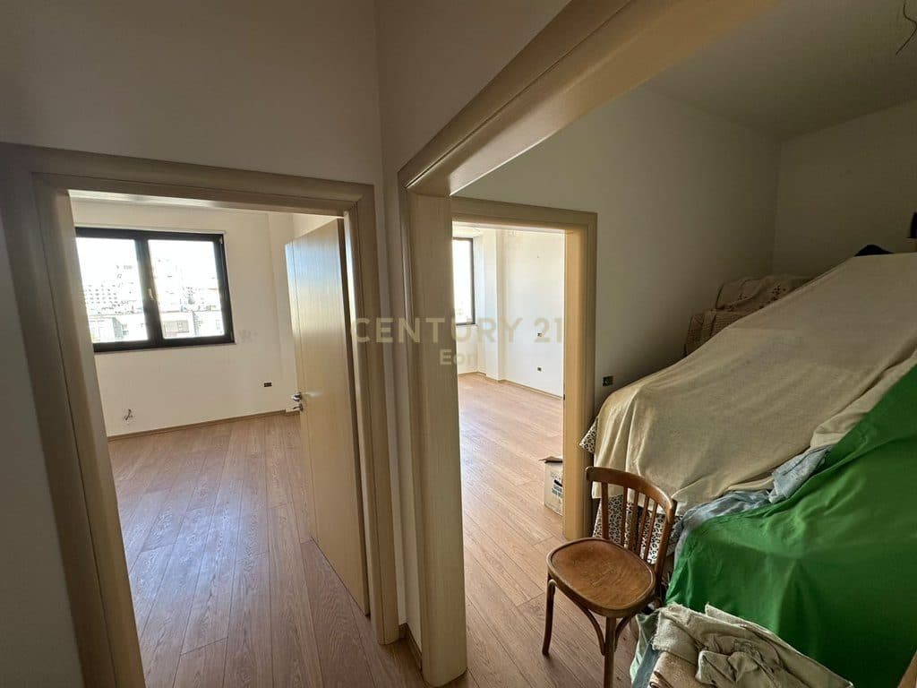 SHESIM APARTAMENT 2+1+2 DHE KUZHINE TE VECUAR NE QENDER TE DURRESIT, PRANE STACIONIT TE TRENIT ! 4
