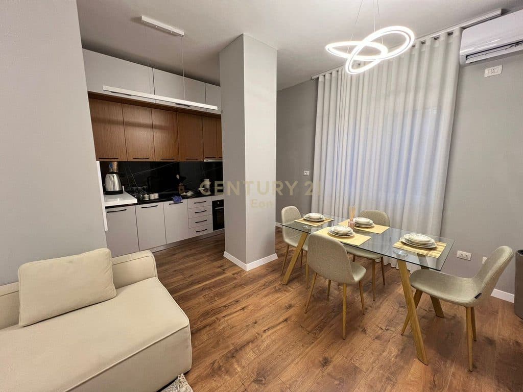 JEPET SUPER APARTAMENT 1+1 ME QIRA TEK QYKATA, DURRES ! 4