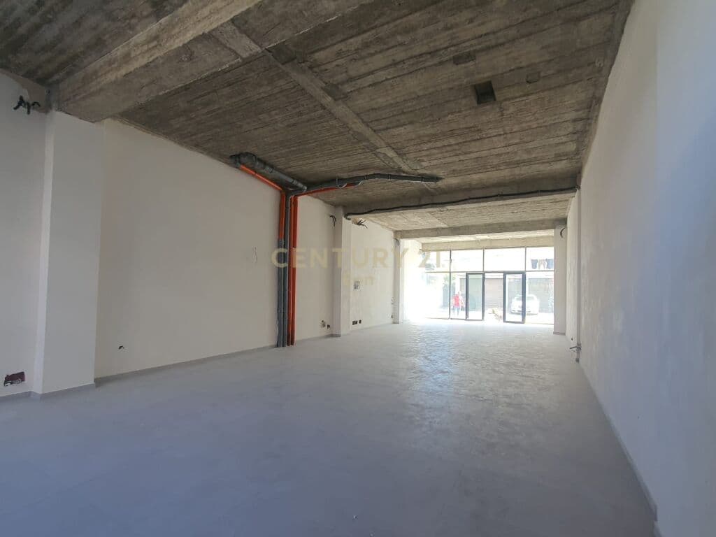 Pronë Komerciale Për Qira në Plazh, Durrës | 136 m² 3
