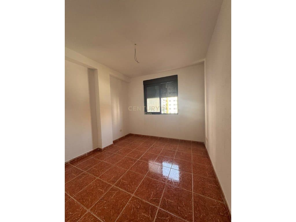 Apartament 2+1 + post parkim në shitje në Plazh, Durrës ! 3
