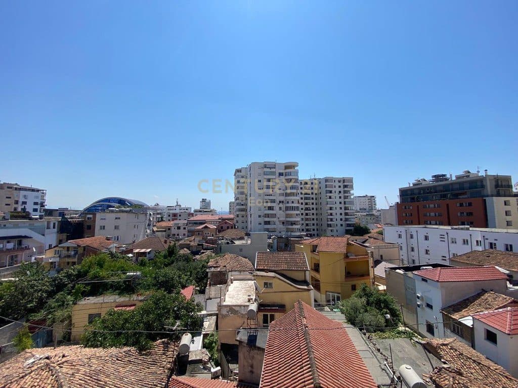 SHITET APARTAMENT NE BULEVARDIN KRYESOR, DURRES !! 2