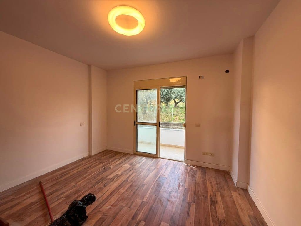 Shitet Apartament 1+1 me Pamje Deti – Shkëmbi i Kavajës - 85,000 € 2