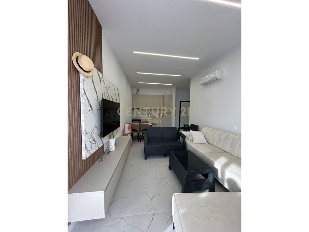 SHITET APARTAMENTI 1+1+VERANDE(45M2) ,NE GOLEM! 2