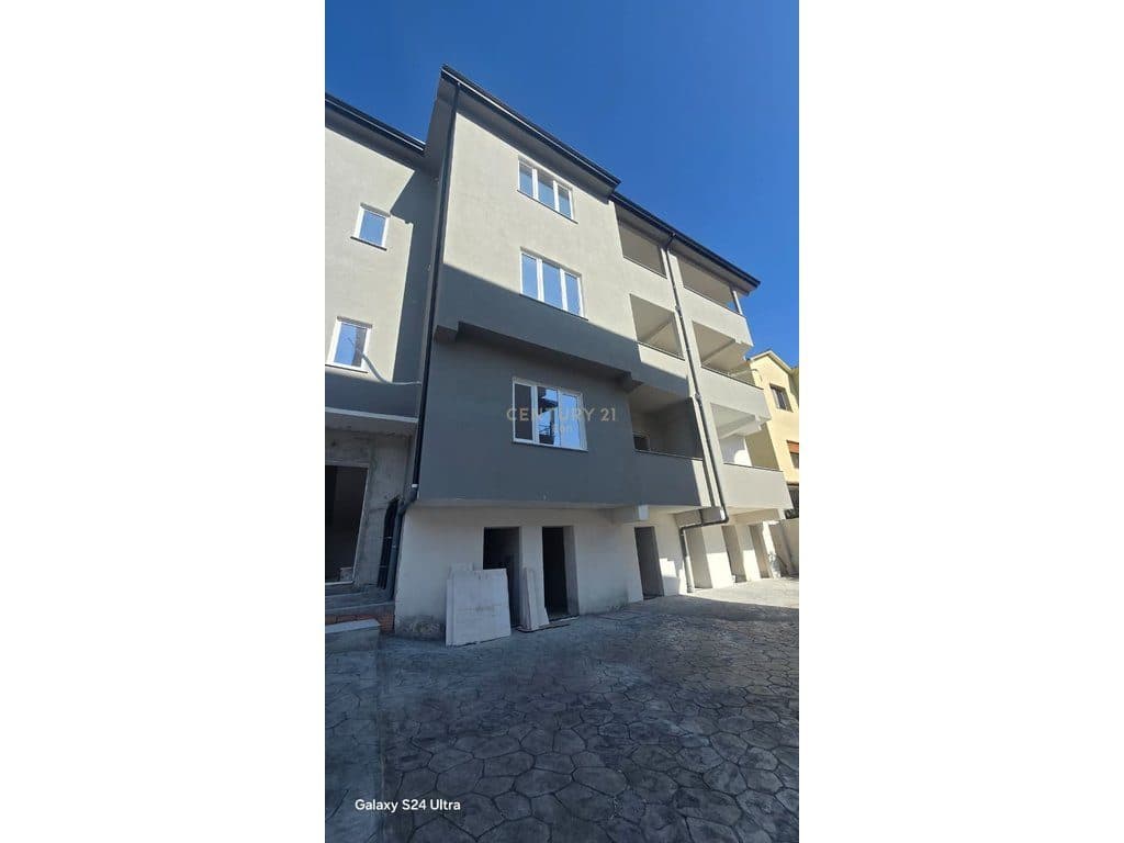 Apartament 2+1 në Shitje në Durrës me Post Parkimi dhe Depo ! 4