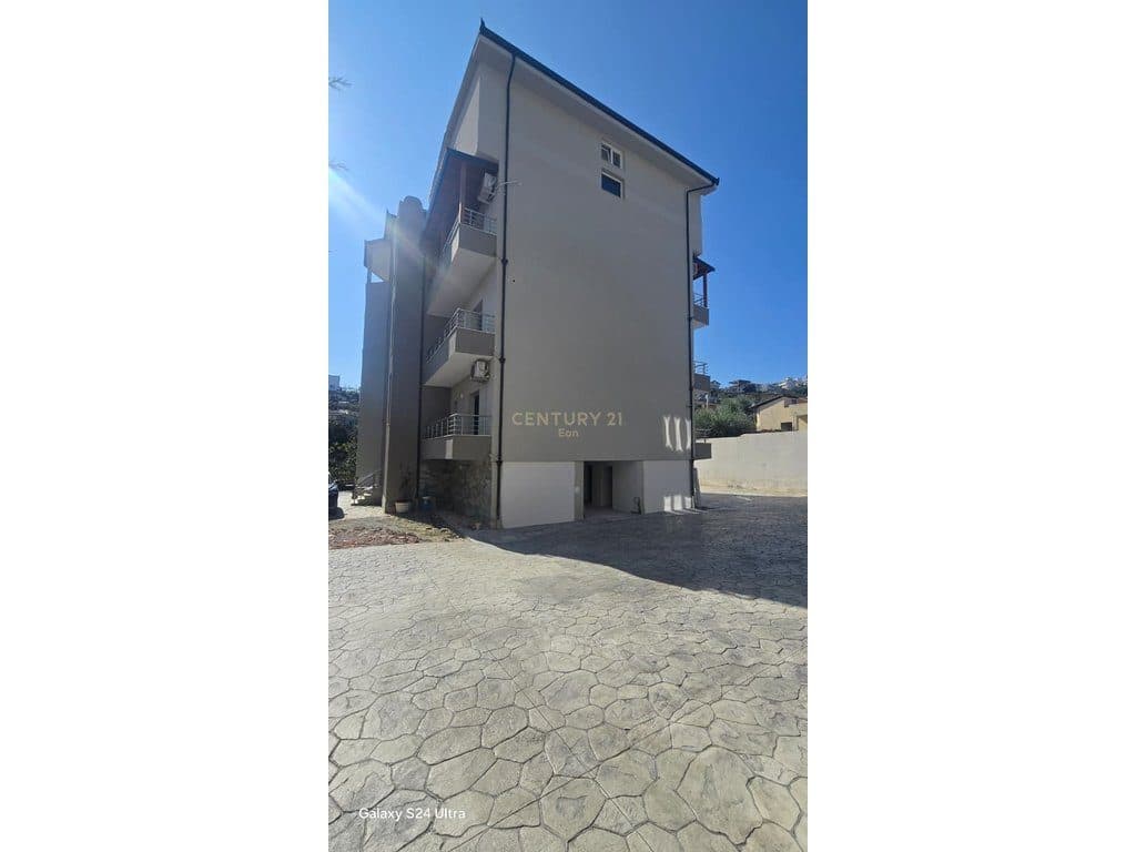 Apartament 3+1 në Shitje në Durrës me Post Parkimi dhe Depo ! 3