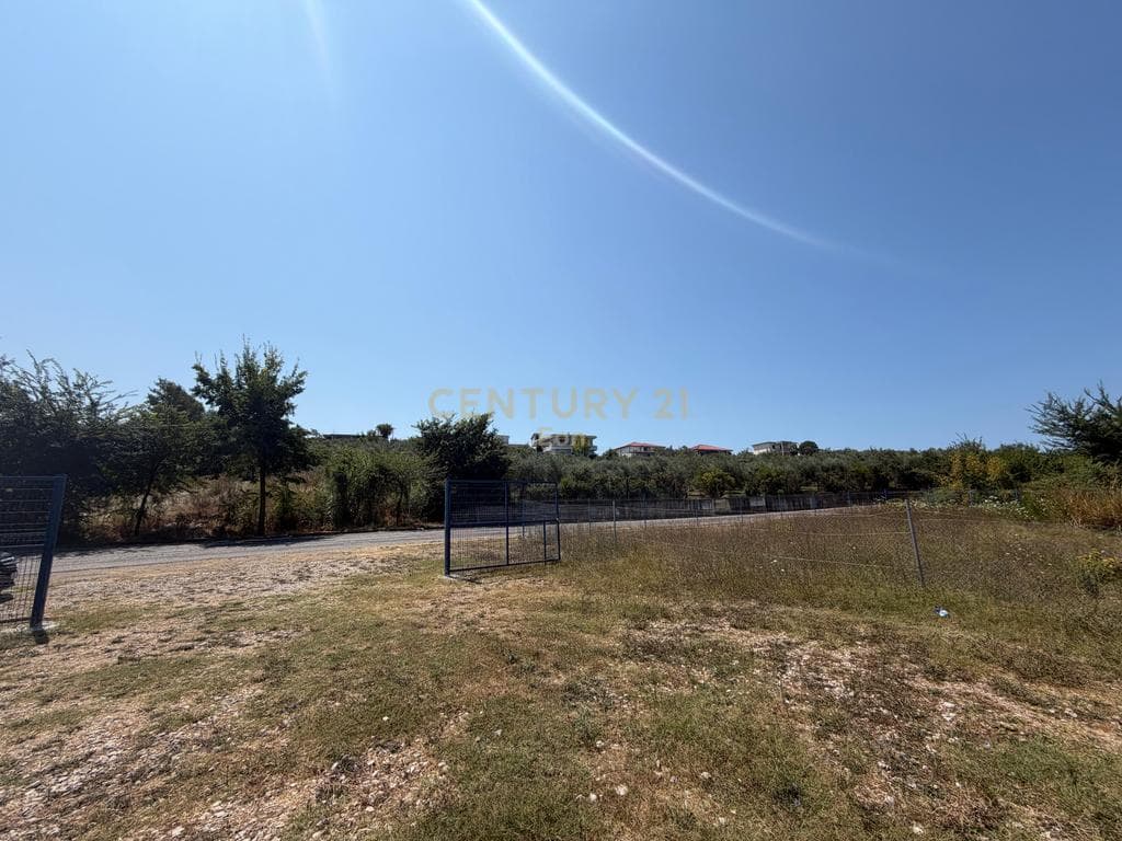 Tokë 2000 M² Buzë Rruge për Shitje Arapaj, Durrës ! 3