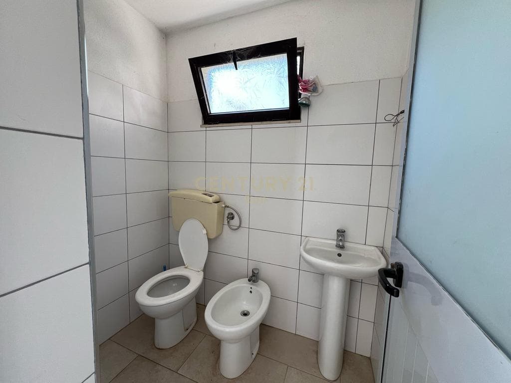 Ambient me qira në Shkozet, Durrës!
