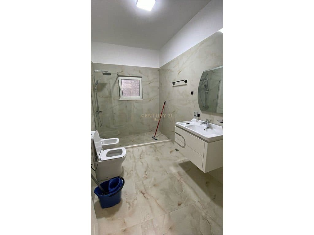 Duplex Për Shitje në Pallati i Sporteve, Qendra e Durrësit !! 2