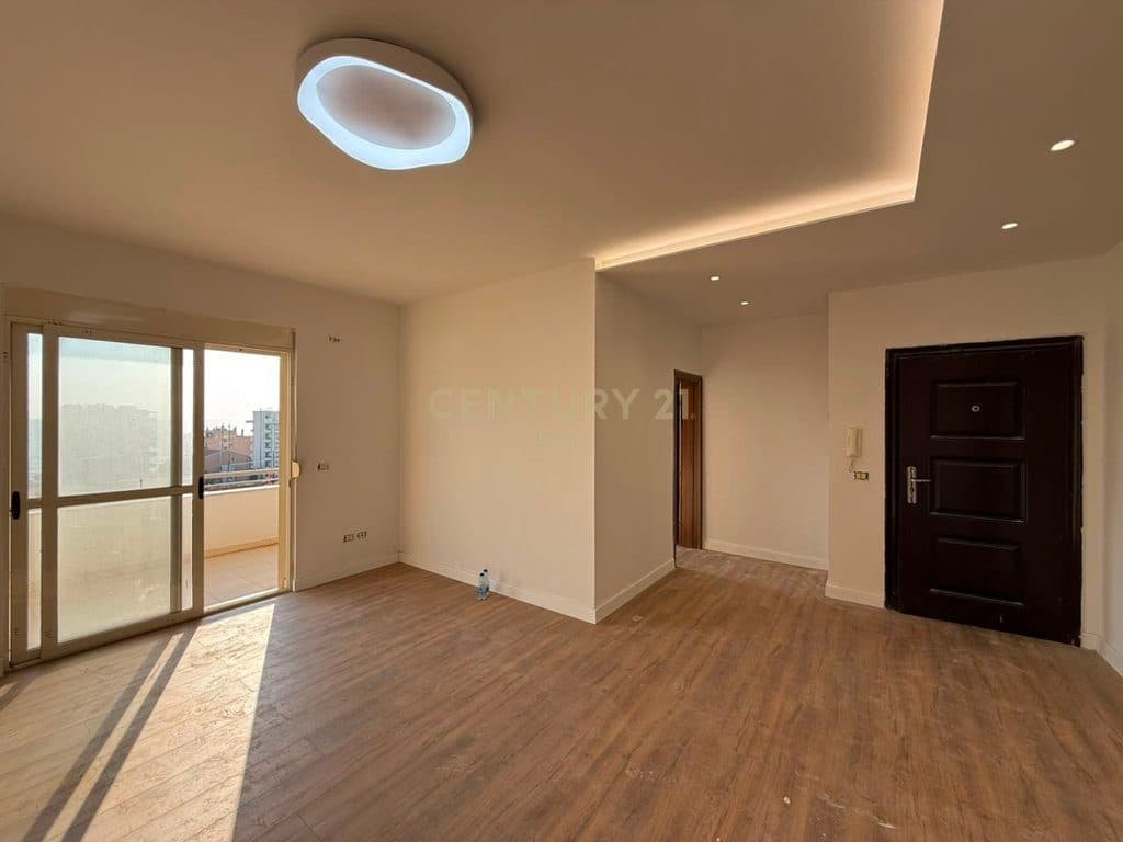 Shitet Apartament 1+1 me Pamje Deti – Shkëmbi i Kavajës - Çmimi: 73,000 €