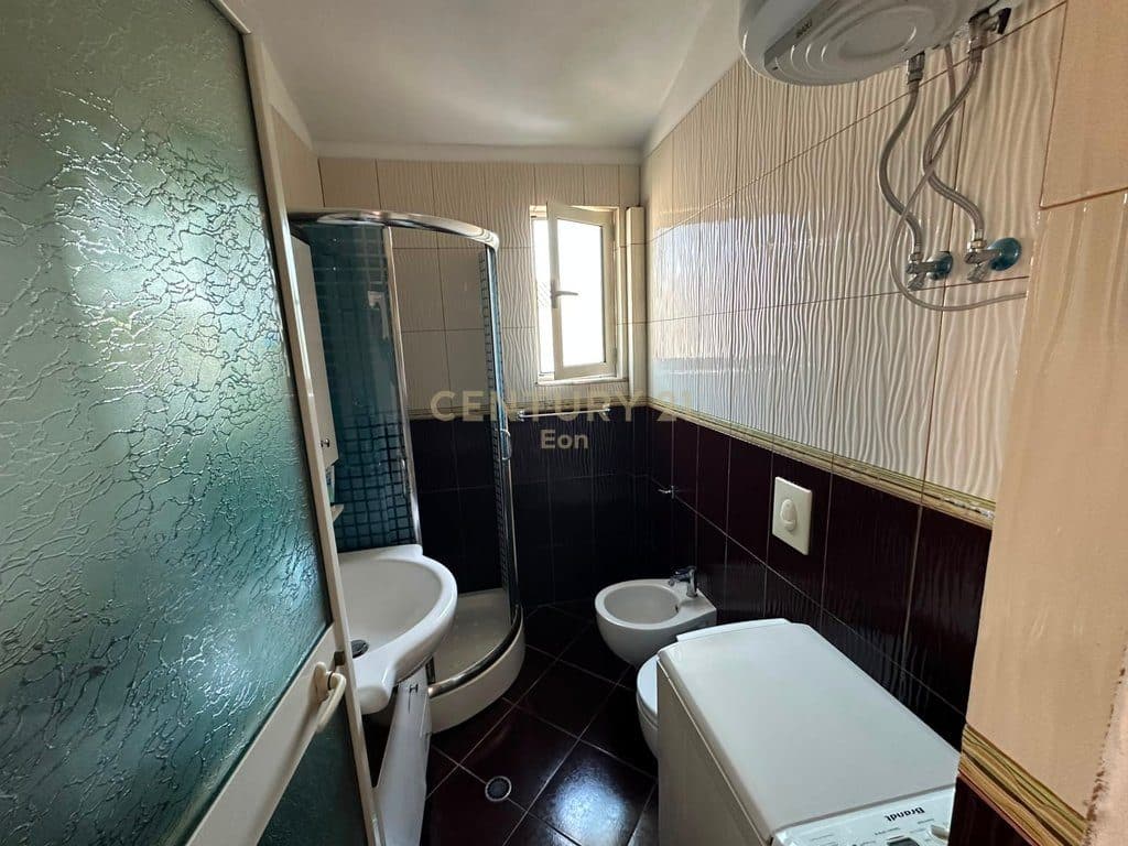 SHITET APARTAMENT 1+1 NE QERRET 100METRA NGA DETI KOMPLEKSI “DIELL” ! 3