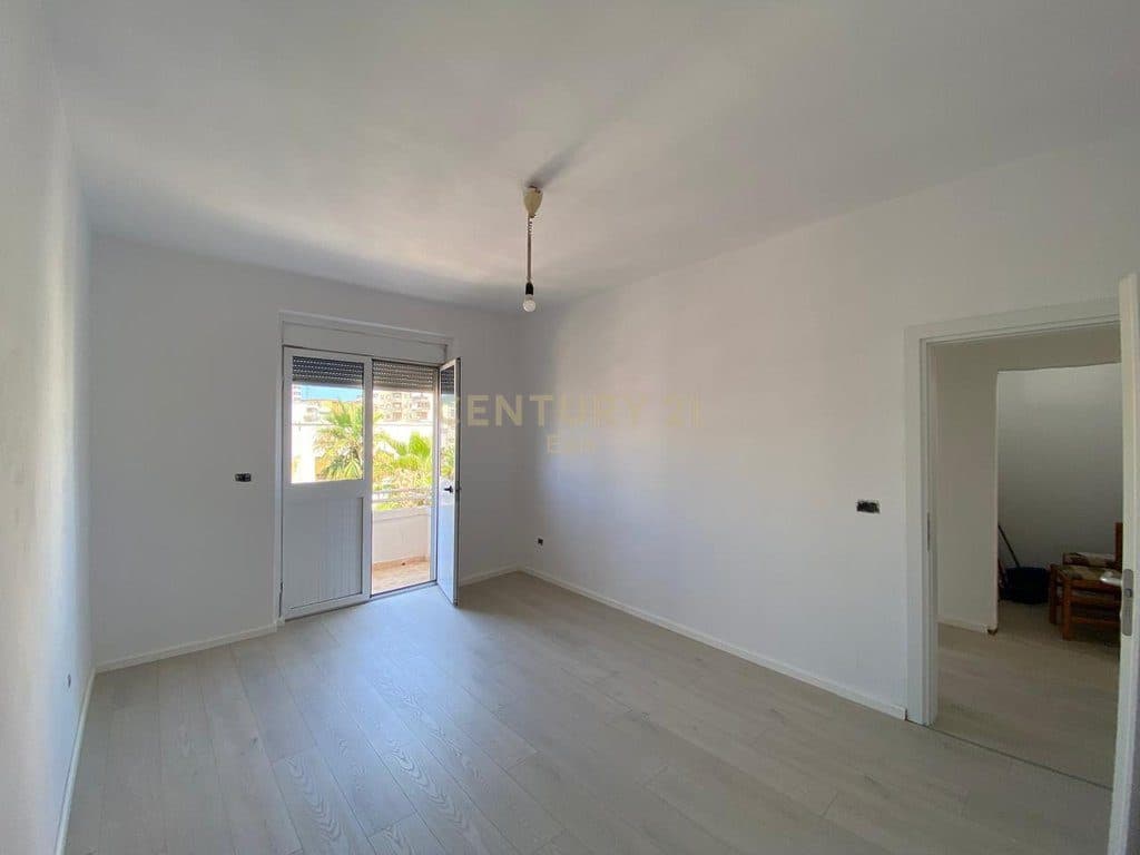 SHITET APARTAMENT NE BULEVARDIN KRYESOR, DURRES !! 3