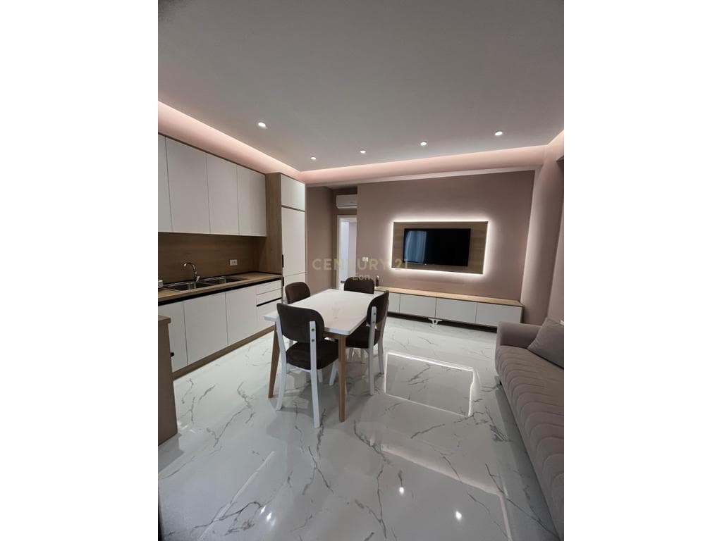 Apartament 2+1 Me Qira në Qendër të Golemit ! 2