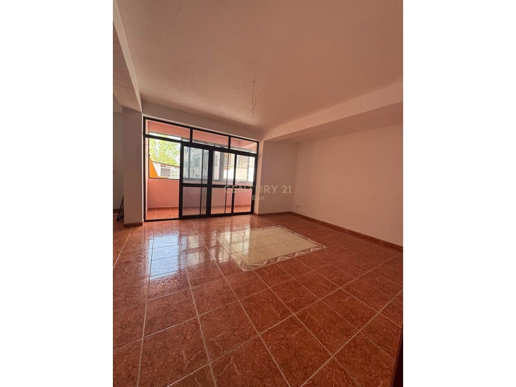 Apartament 2+1 + post parkim në shitje në Plazh, Durrës !