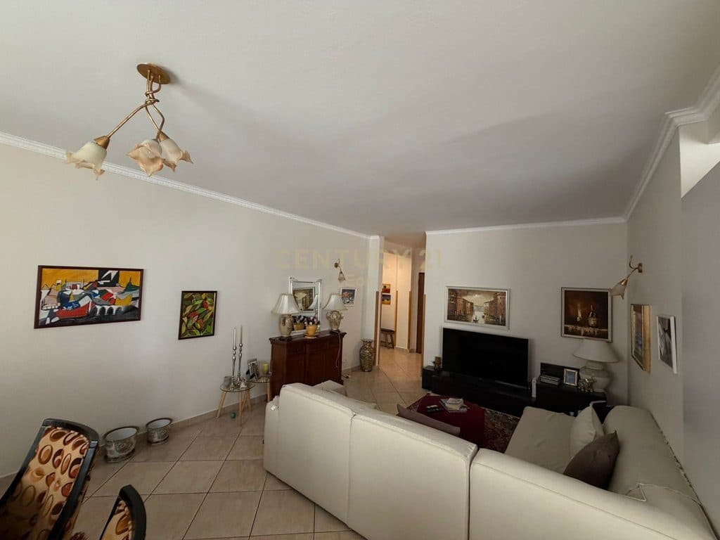 SHITET APARTAMENT 3+1+2 TUALETE DHE ME POST PARKIMI NE VOLLGA ! 2