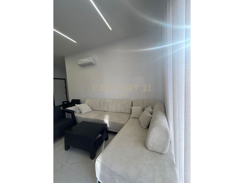 SHITET APARTAMENTI 1+1+VERANDE(45M2) ,NE GOLEM! 3