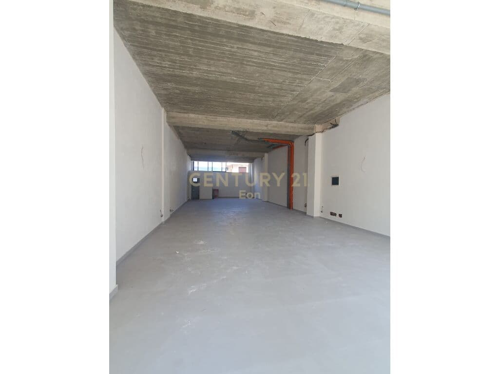 Pronë Komerciale Për Qira në Plazh, Durrës | 136 m² 4