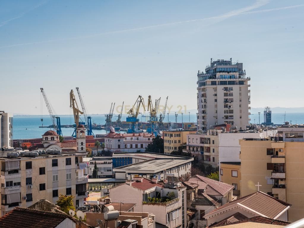 JEPET ME QIRA APARTAMENT 2+1 DHE GARAZH TEK BASHKIA DURRES ME PAMJE DETI !