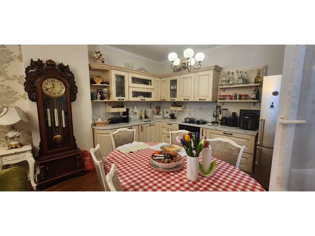 JEPET ME QERA APARTAMENT 2+1+2 PRANE AMFITEATRIT, DURRES ! 3