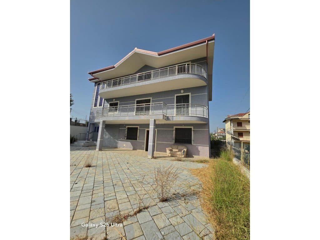 Vilë 3-katëshe me pamje deti në Shkallnur – 400 m² truall 2