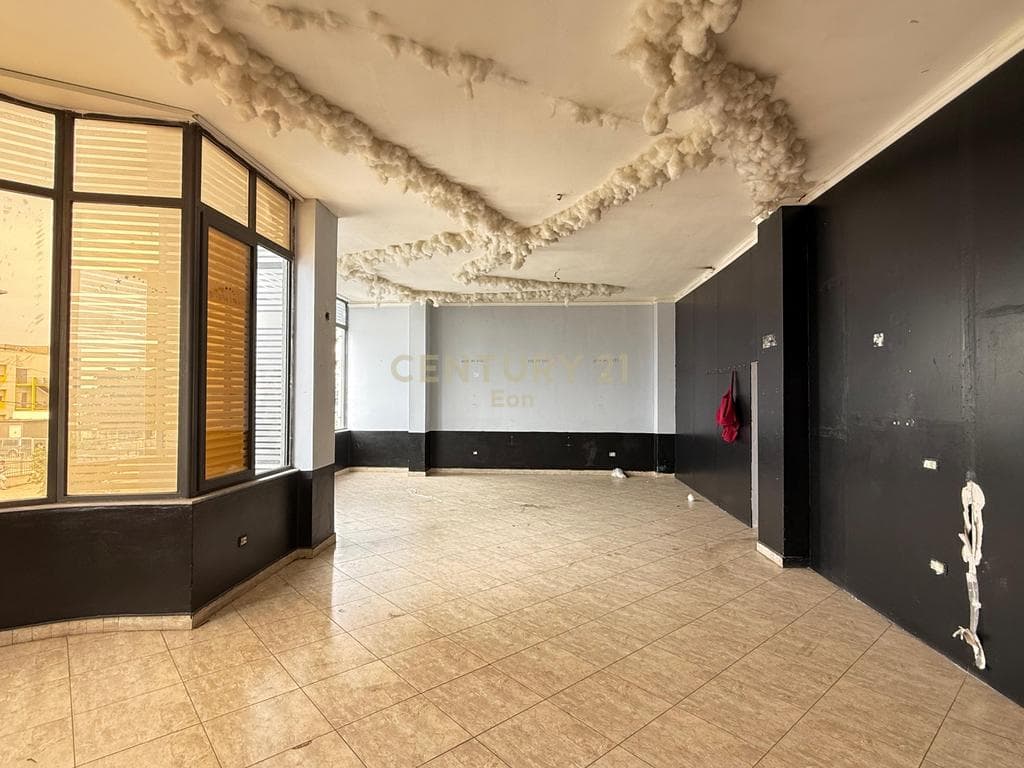 Ambient Komercial Me Qira në Shkozet, Durrës - 500€ | 265 m²