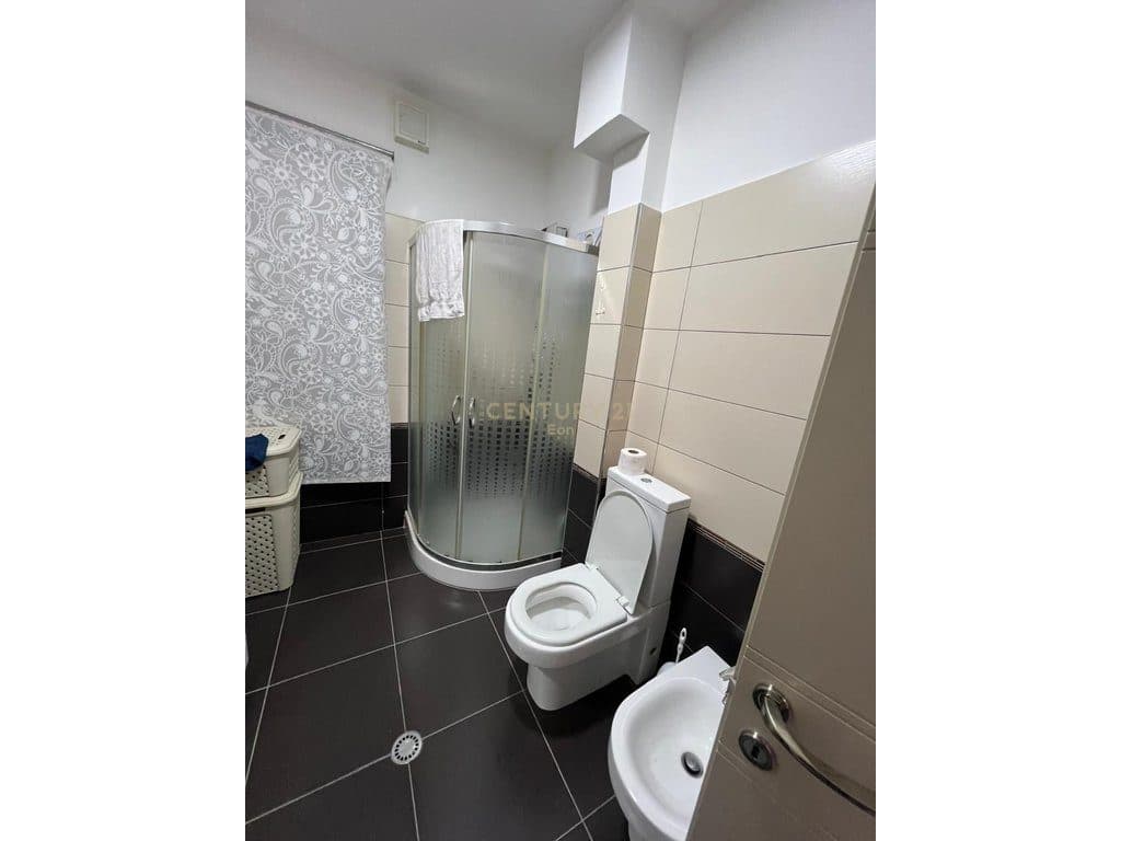 JEPET ME QERA APARTAMENT 2+1+2 MODERN TEK STADIUMI NE DURRES! 2