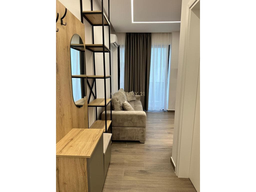 SHITEN 6 APARTAMENTE DHE 3 POSTE PARKIMI NE MALIN E ROBIT ! 4