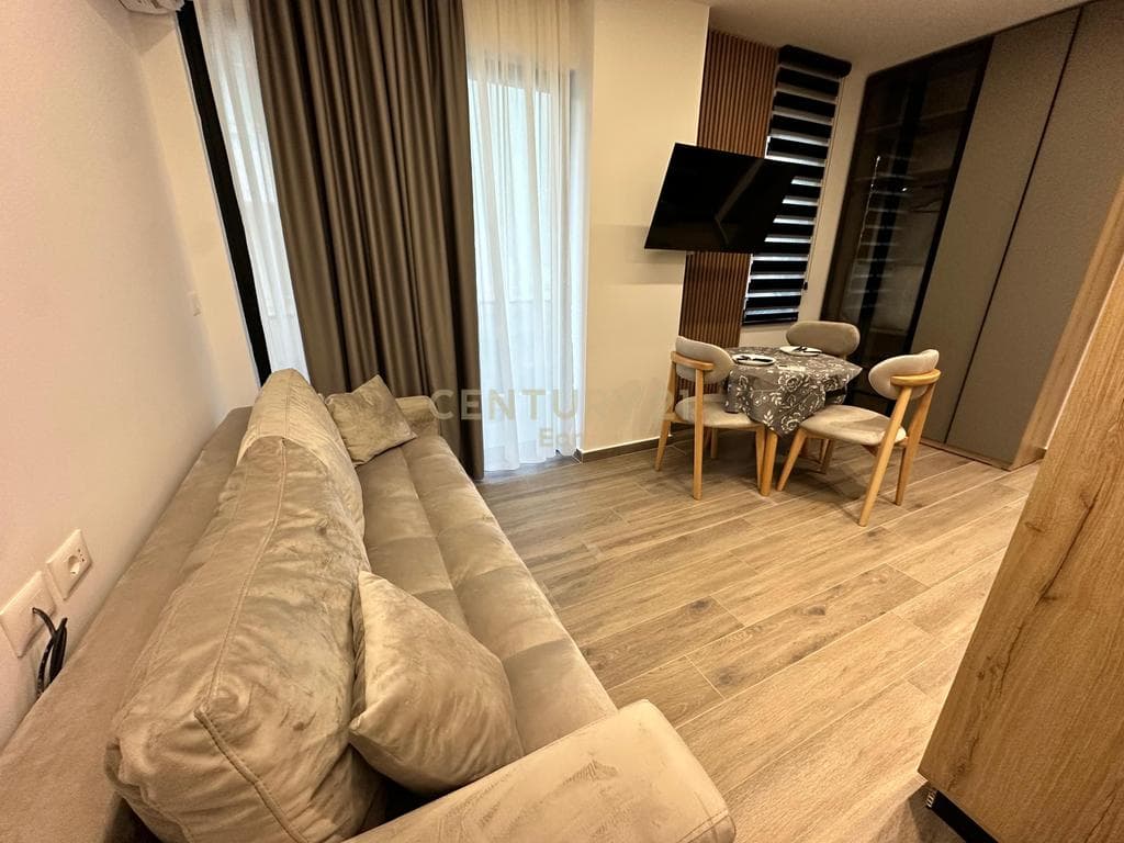 SHITEN 6 APARTAMENTE DHE 3 POSTE PARKIMI NE MALIN E ROBIT ! 3