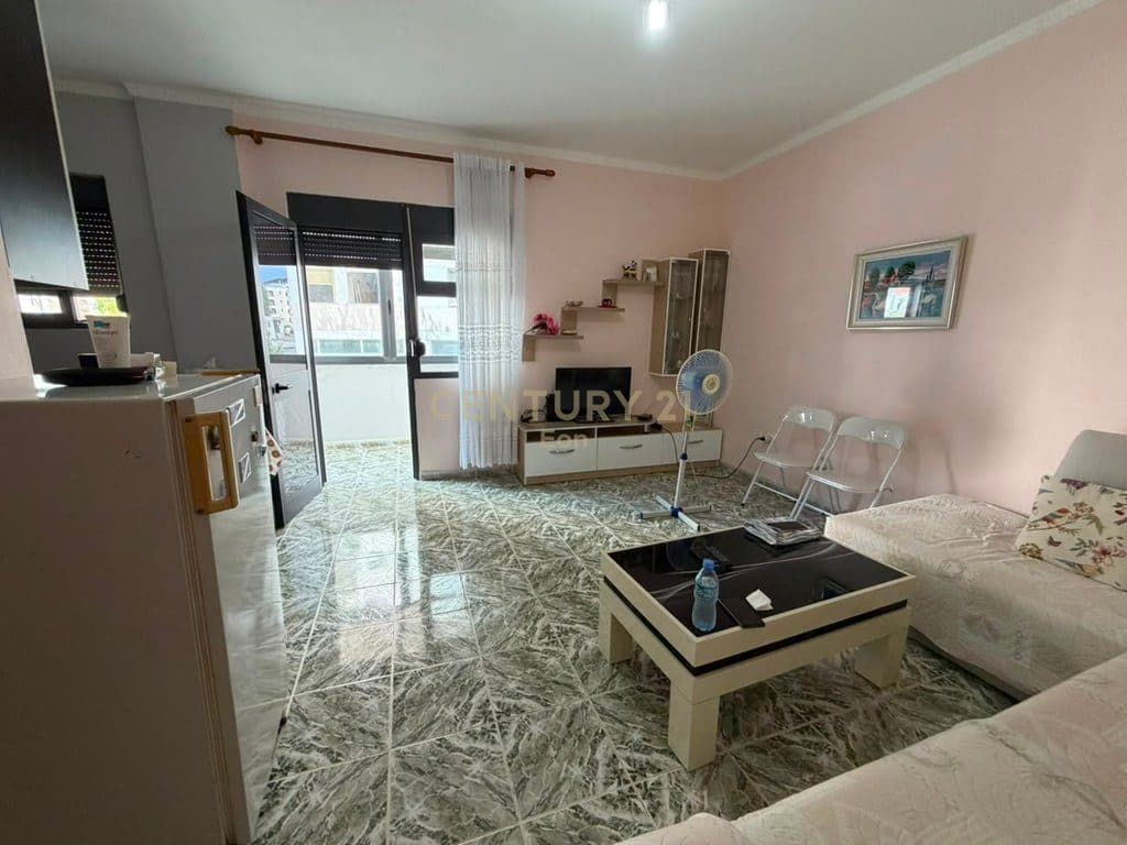 Apartament 1+1 Me Qira në Plazh Rrota e Kuqe, Durrës ! 2