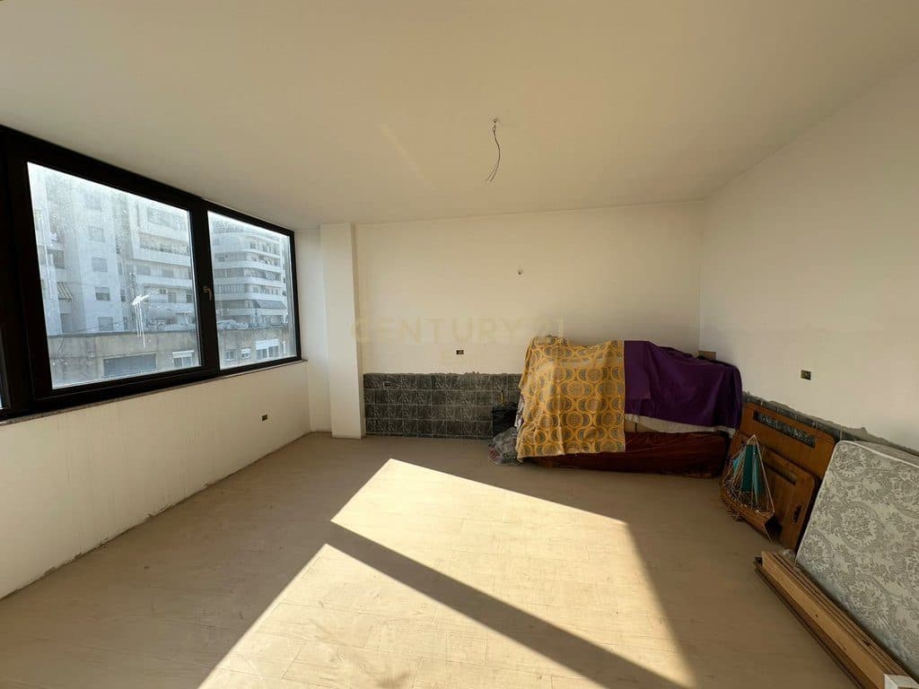 SHESIM APARTAMENT 2+1+2 DHE KUZHINE TE VECUAR NE QENDER TE DURRESIT, PRANE STACIONIT TE TRENIT ! 3