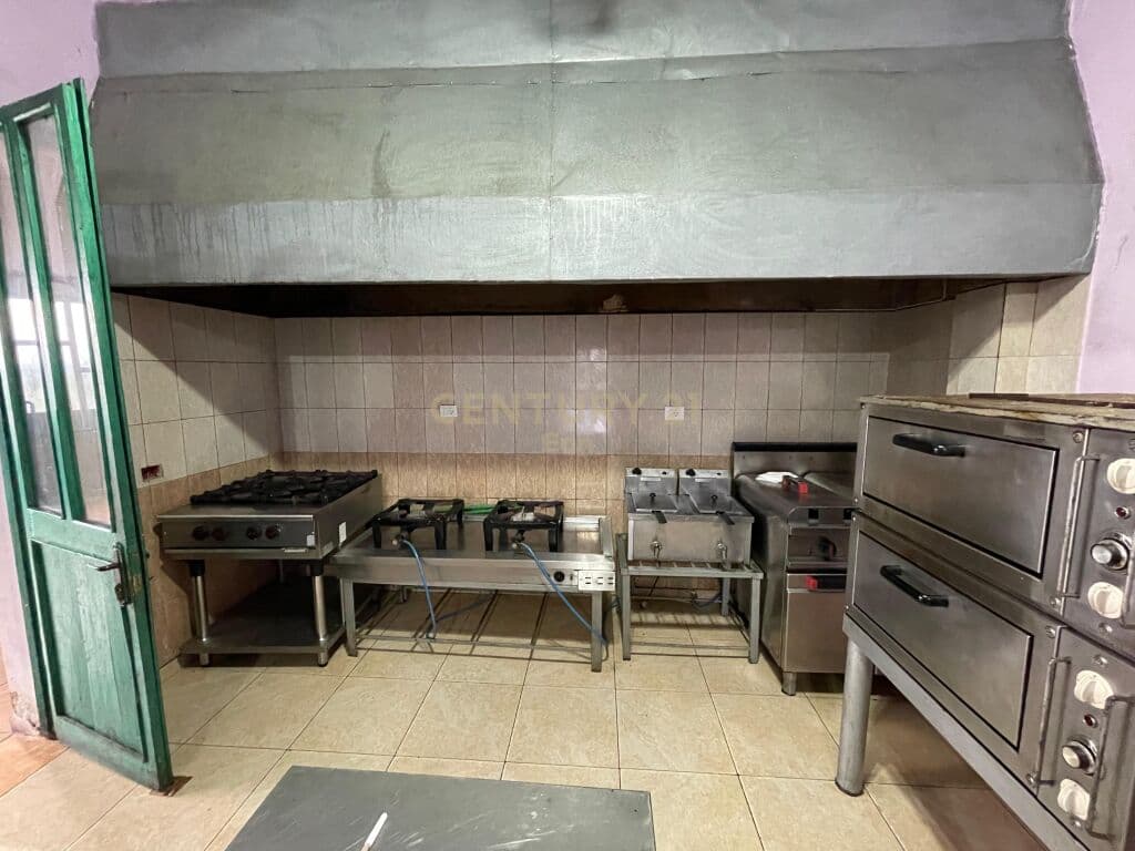 Shitet Bar Restorant Hotel pranë Parkut Olimpik në Durrës!!!