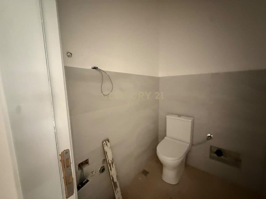 Ambient Komercial Me Qira në Durrës ! 4