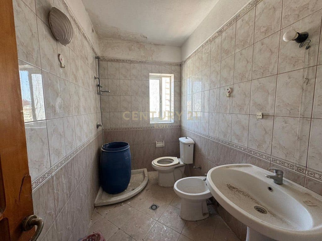 SHITET APARTAMENT 2+1 NE DURRES! 3