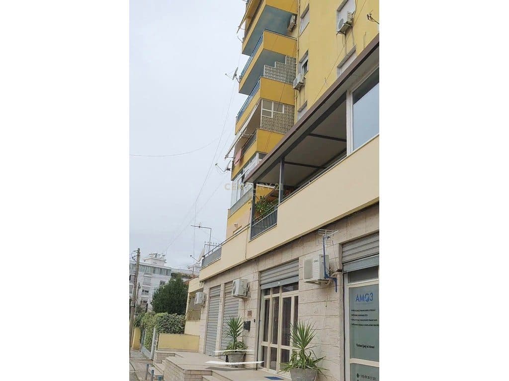 SHITET APARTAMENT 2+1 TIRANE, BLLOKU I AMBASADAVE ! 1