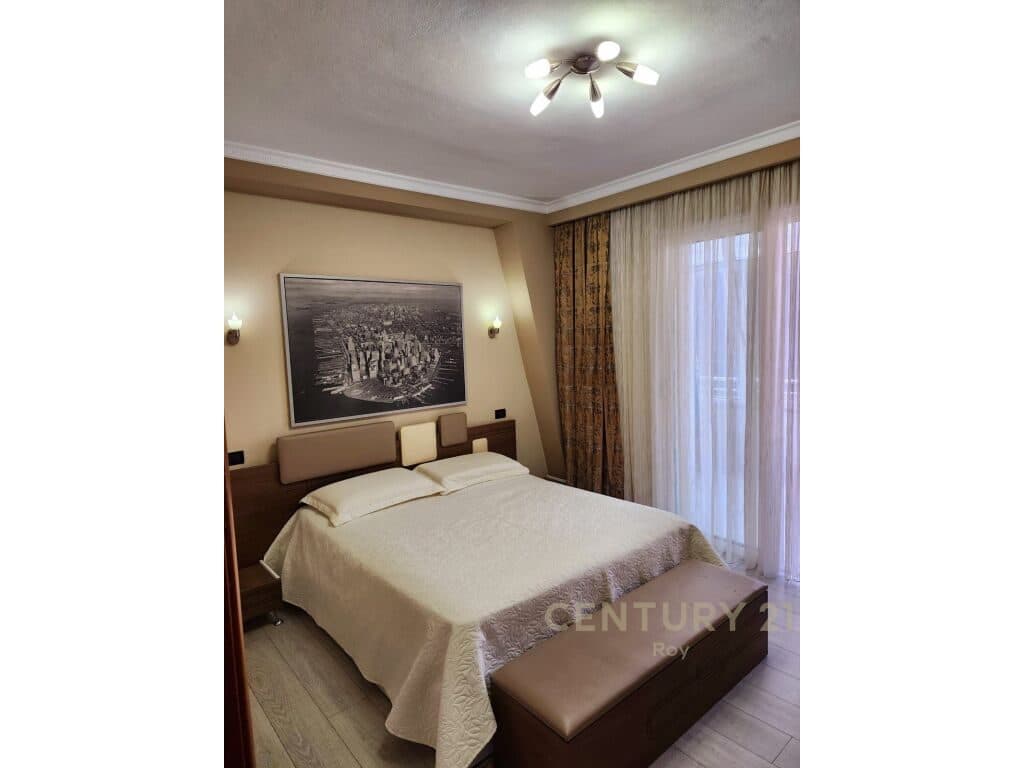 Jepet me Qira Super Apartament me pamje deti 2+1+2 me post parkimi te stacioni i trenit, Durrës!!! 2