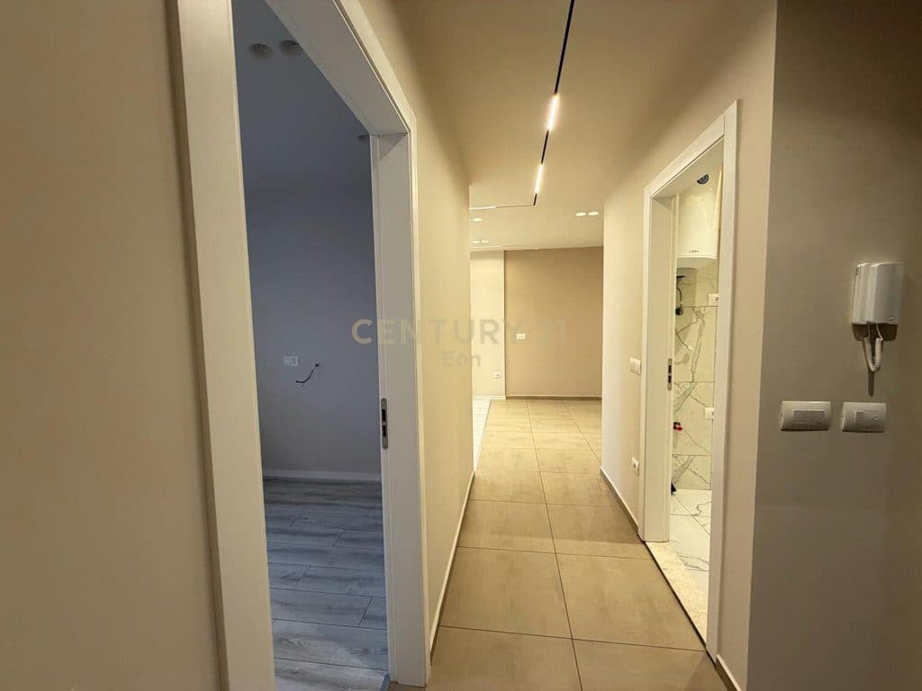 Jepet me Qira, Apartament 2+1+2, Prane UKD, Durres ! 4