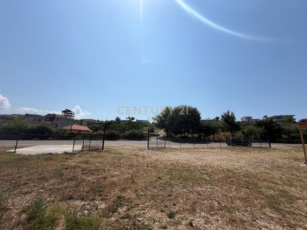 Tokë 2000 M² Buzë Rruge për Shitje Arapaj, Durrës ! 2