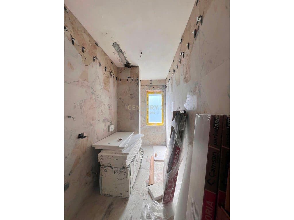 SHITET APARTAMENT 2+1+POST PARKIMI TEK UNIVERS CITY (DORZOHET I MOBILUAR) 4