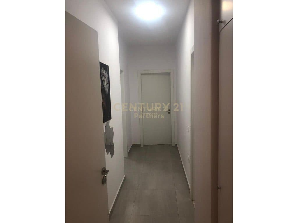 SHITET APARTAMENT 3+1+2 TEK RRUGA E DIBRES 2