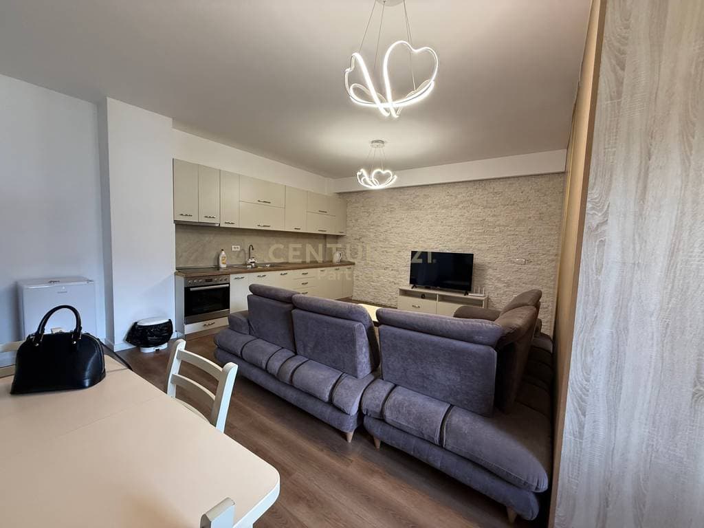 SHITET APARTAMENT 2+1 – ISH UZINA E AUTOTRAKTORIT, PRANË SHKOZËS !! 3