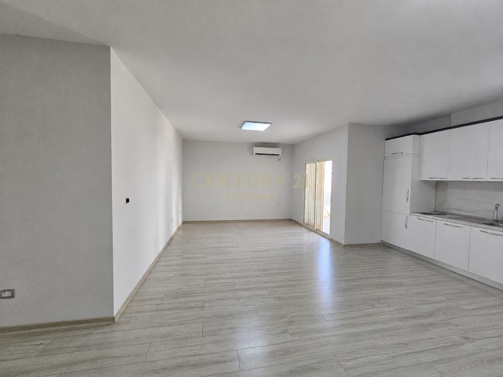 Shesim Apartment 2+1+2 in Myslym Shyri! 4