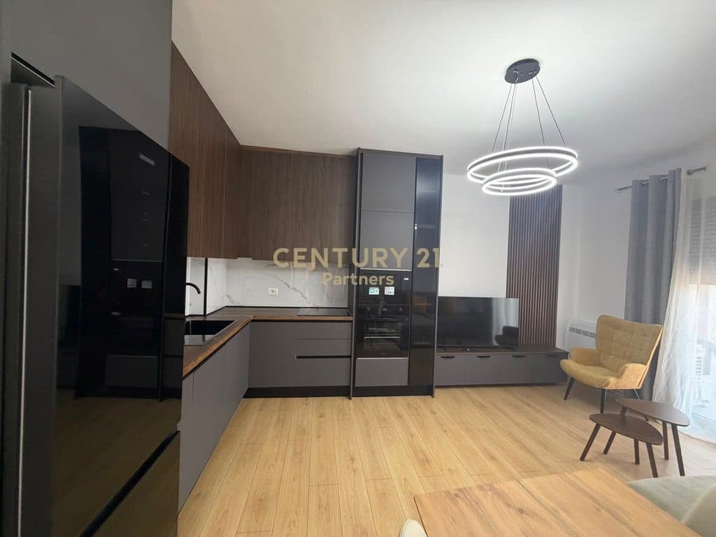 JAPIM ME QIRA APARTAMENT 1+1 NE RRUGEN JORDAN MISJA PRANE BULEVARDIT TE RI !